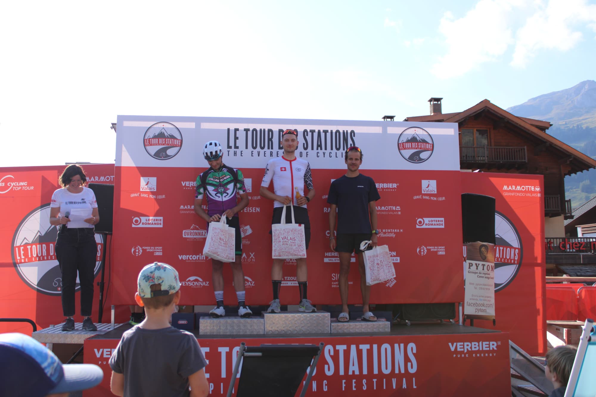 Atelier Endurance background